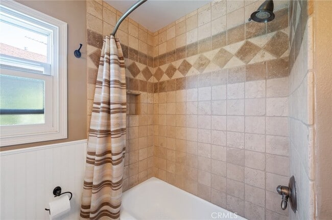 Building Photo - 4637 Hackett Ave