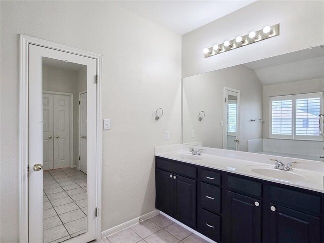 Building Photo - 12729 Serafy Ct