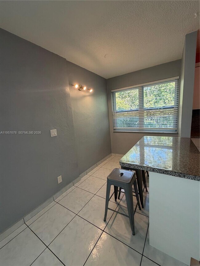 Building Photo - 1301 N 12th Ct