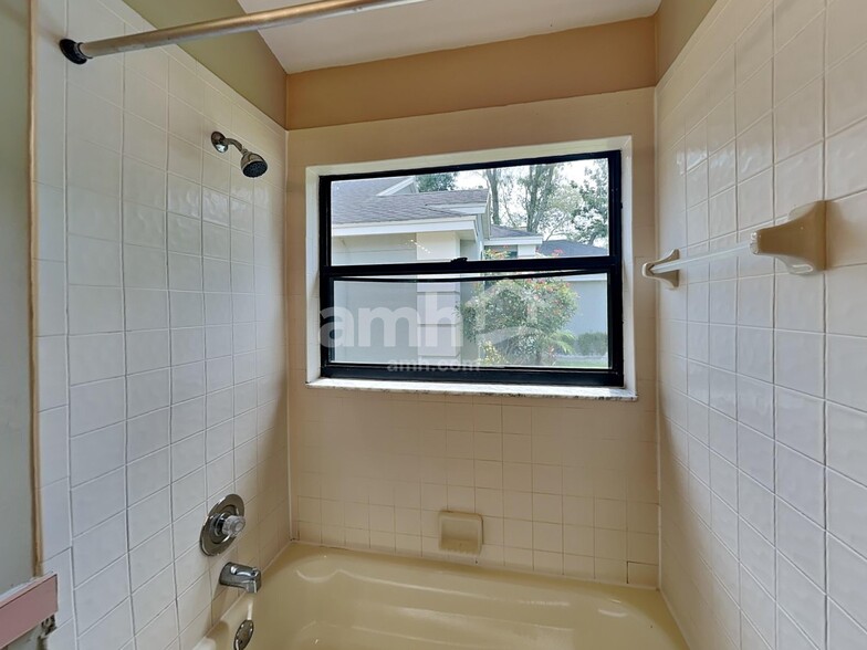 Building Photo - 1401 Crawford Dr