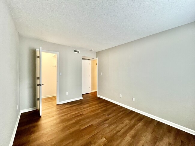 Building Photo - 11084 Harrowfield Rd