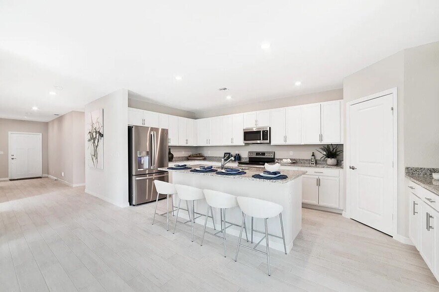 Building Photo - 4656 SW Lassiter Ter