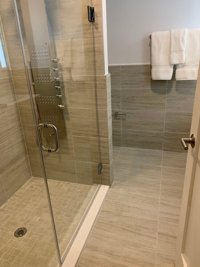 Building Photo - River Road, North Bergen, NJ 07047 - 2 BR ...