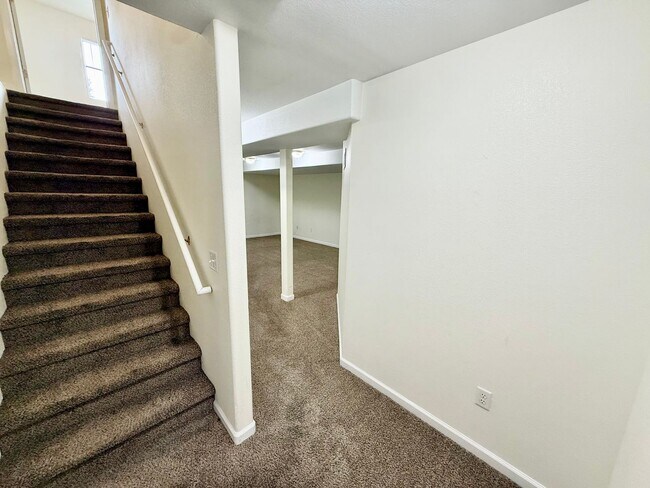 Building Photo - 1445 6th St