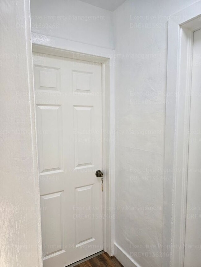 Building Photo - Remodeled 3 bedroom/ 1 bathroom