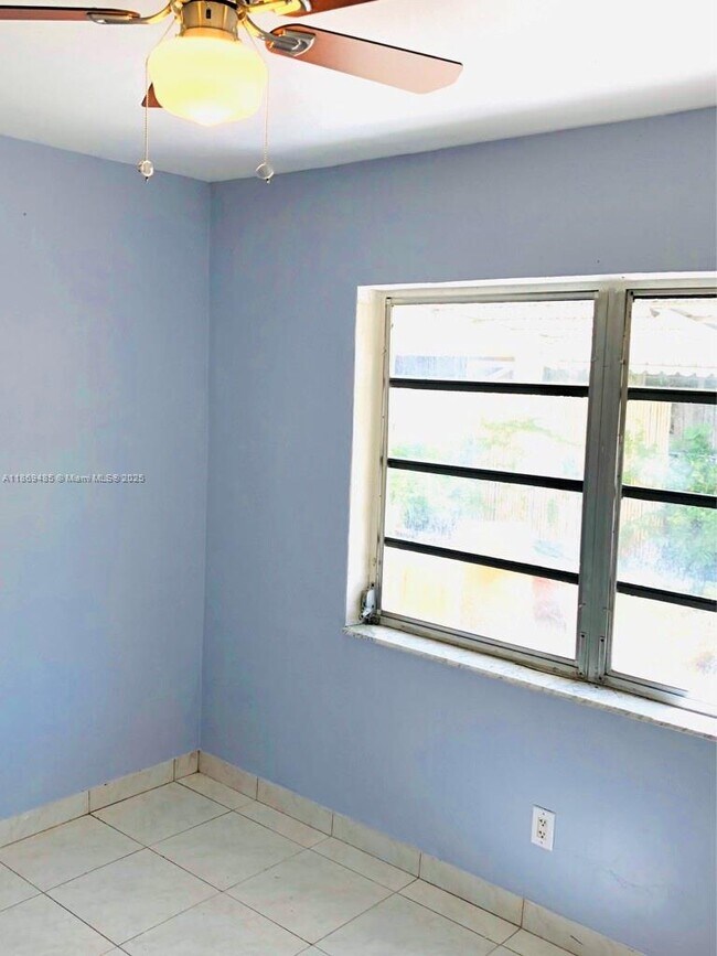 Building Photo - 23 SE 12th St