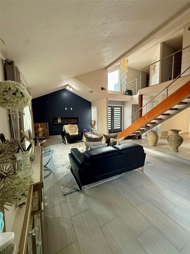 Building Photo - 3222 Freshmeadows Dr