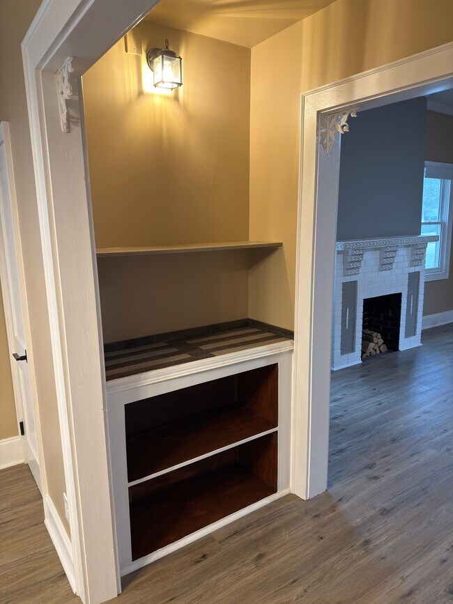 Building Photo - 302 N Sumner St