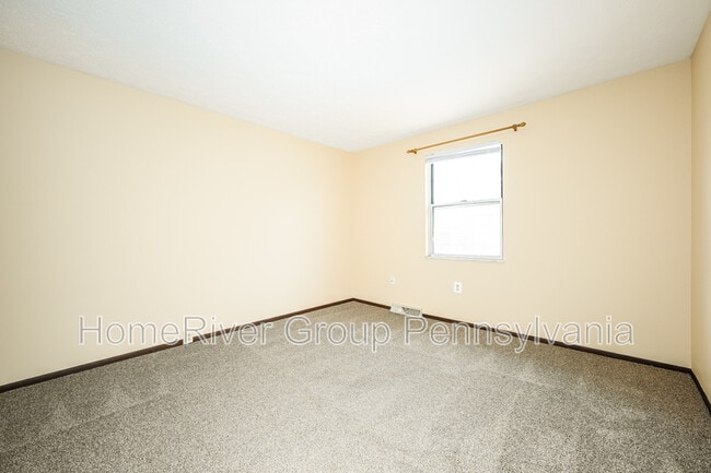 Building Photo - 331 Carters Grove Dr
