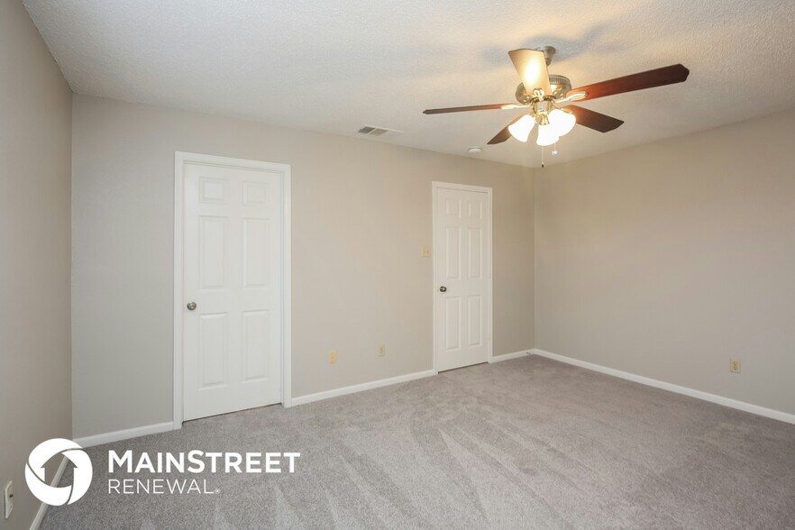 Building Photo - 5421 Carriage Ct