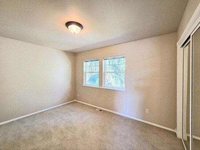 Building Photo - Luxurious Country Living in Desirable Cashmere Location!! 5 Bed + Den, 2.5 Bath!