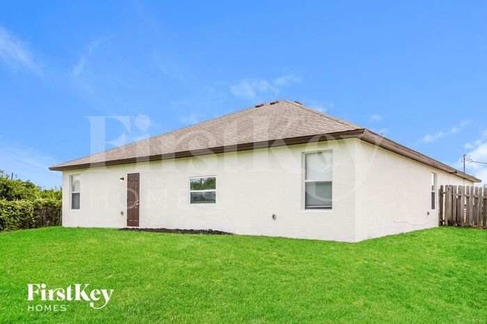 Building Photo - 6008 Flora Ave N