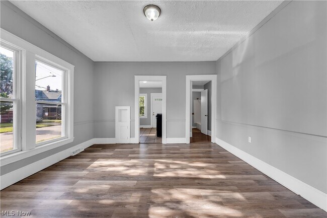 Building Photo - 3624 Archwood Ave