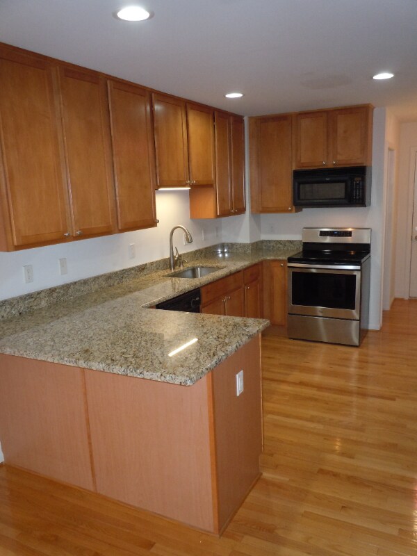 Building Photo - 312 James Cir