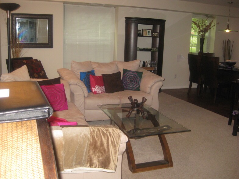 Building Photo - 4000 Gypsy Ln