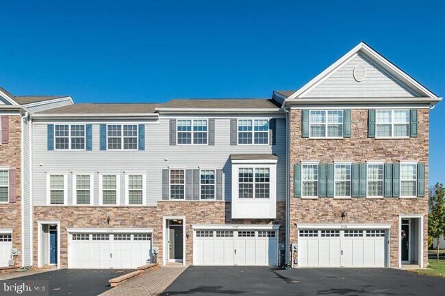 Building Photo - 27127 Hickory Ln