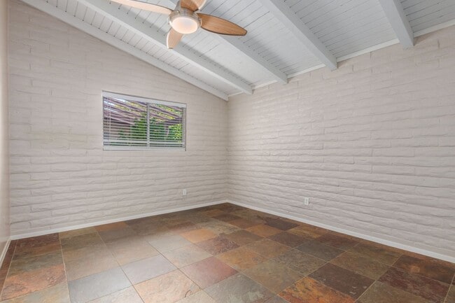 Building Photo - 2-Bedroom Condo in Citrus Acres Steps from...