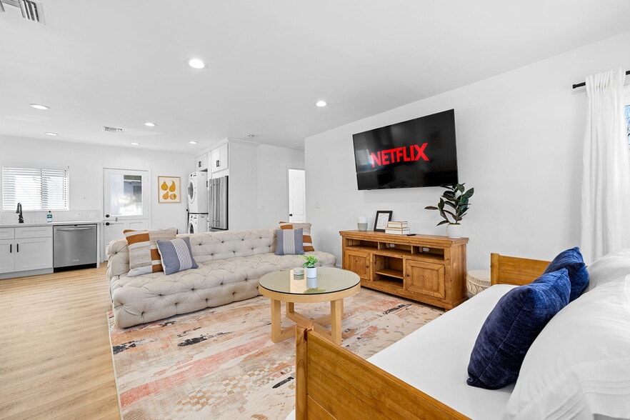 Building Photo - 614 Knob Hill Ave