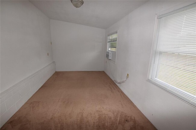 Building Photo - 40919 Pine Tree Ln