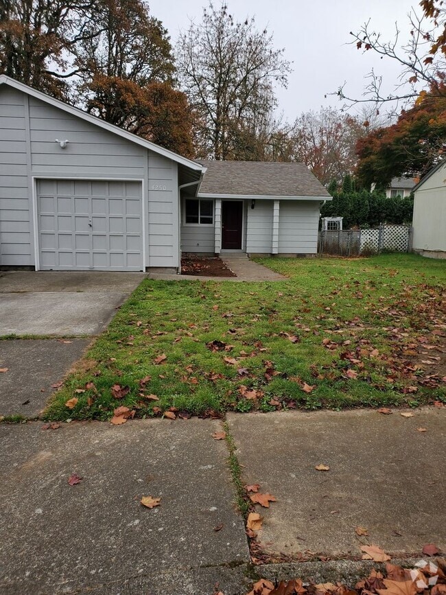 Building Photo - Single family ranch duplex. 3 bedrooms & 1...