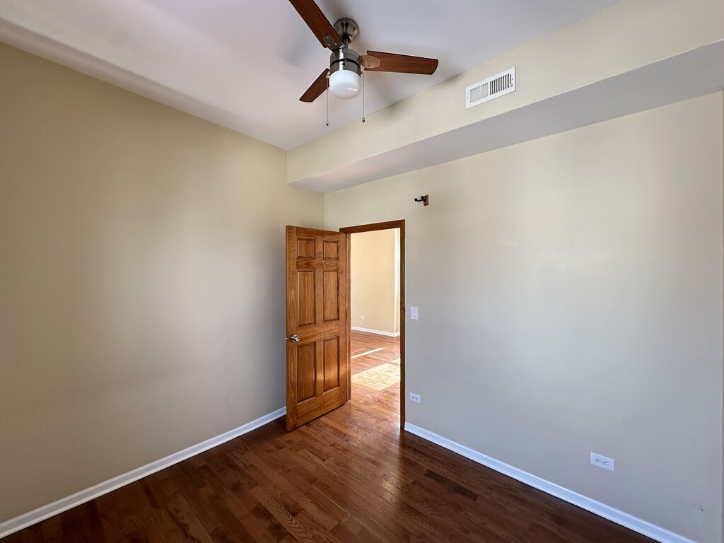 Building Photo - 2020 N Hamlin Ave