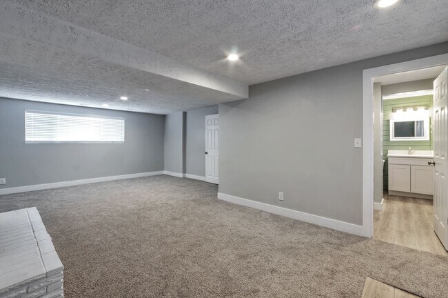 Building Photo - Simmons Duplex