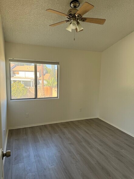 Building Photo - 37413 Norwich Dr