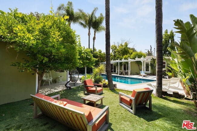 Building Photo - 22621 Dolorosa St