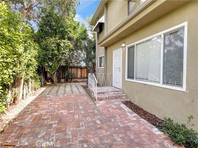 Building Photo - 1040 N Sierra Bonita Ave