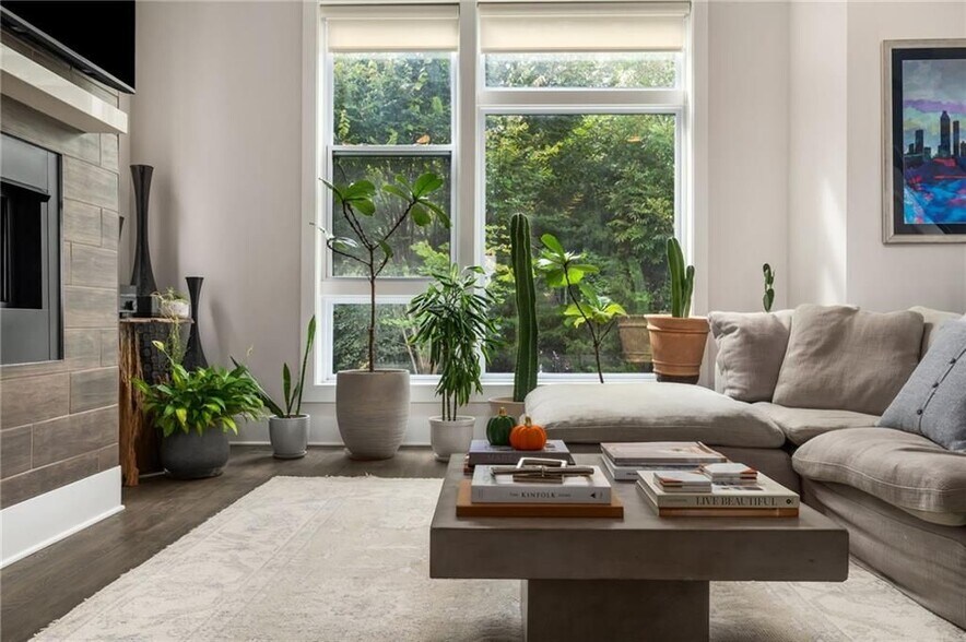 Building Photo - 52 Reynolds Square Ln