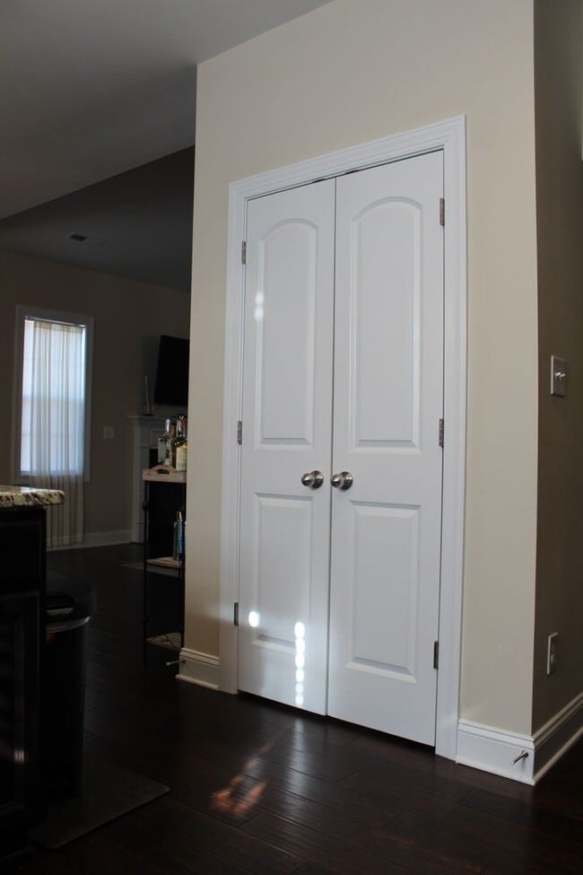 Building Photo - 205 Joyland Dr