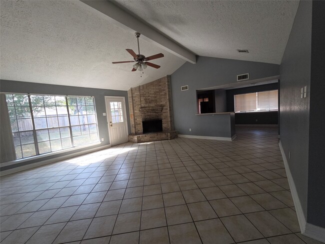 Building Photo - 19223 Woodglen Dr