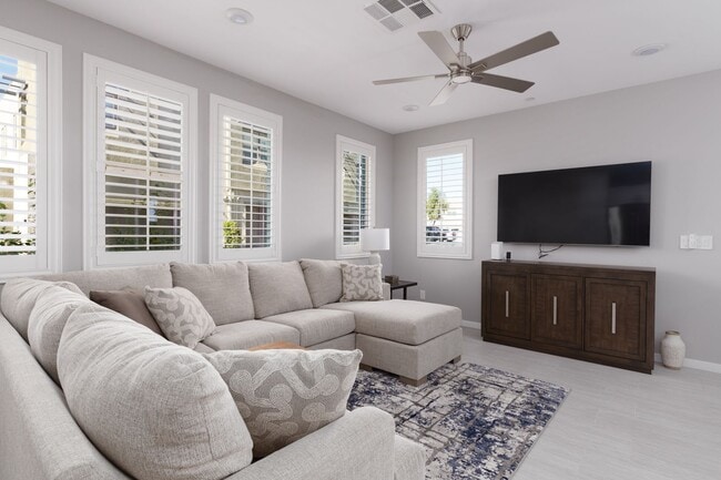 Building Photo - Luxury Summerlin townhome in resort style gated community