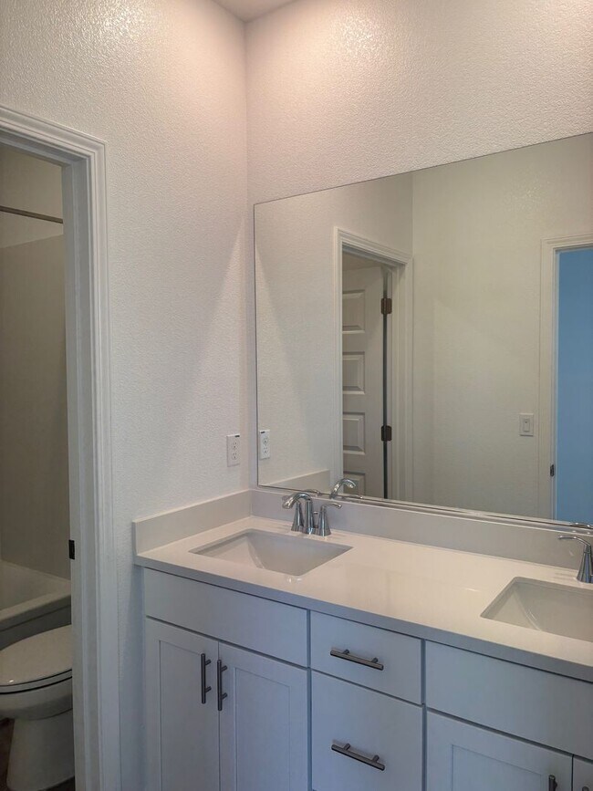 Building Photo - **Move In special $1k off first month's rent** Exciting Opportunity: Discover Your Brand New Drea...