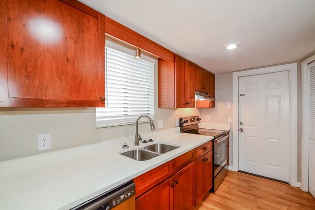 Building Photo - 1338 N Marcy Dr