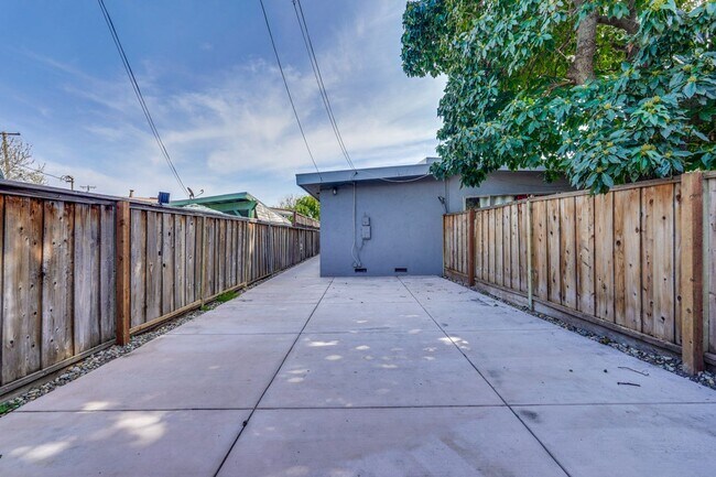 Building Photo - Excellent 2 Bed 1 Bath Home in Santa Clara!