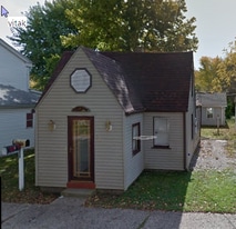 Building Photo - 107 E School St