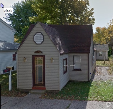 Building Photo - 107 E School St