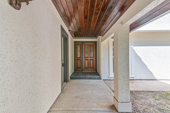 Building Photo - 1207 Thomas Dr