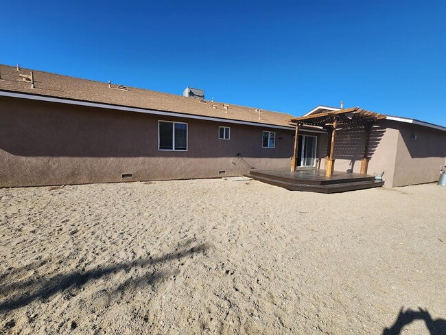 Building Photo - Gorgeous 3 Bedroom 2 Bath home