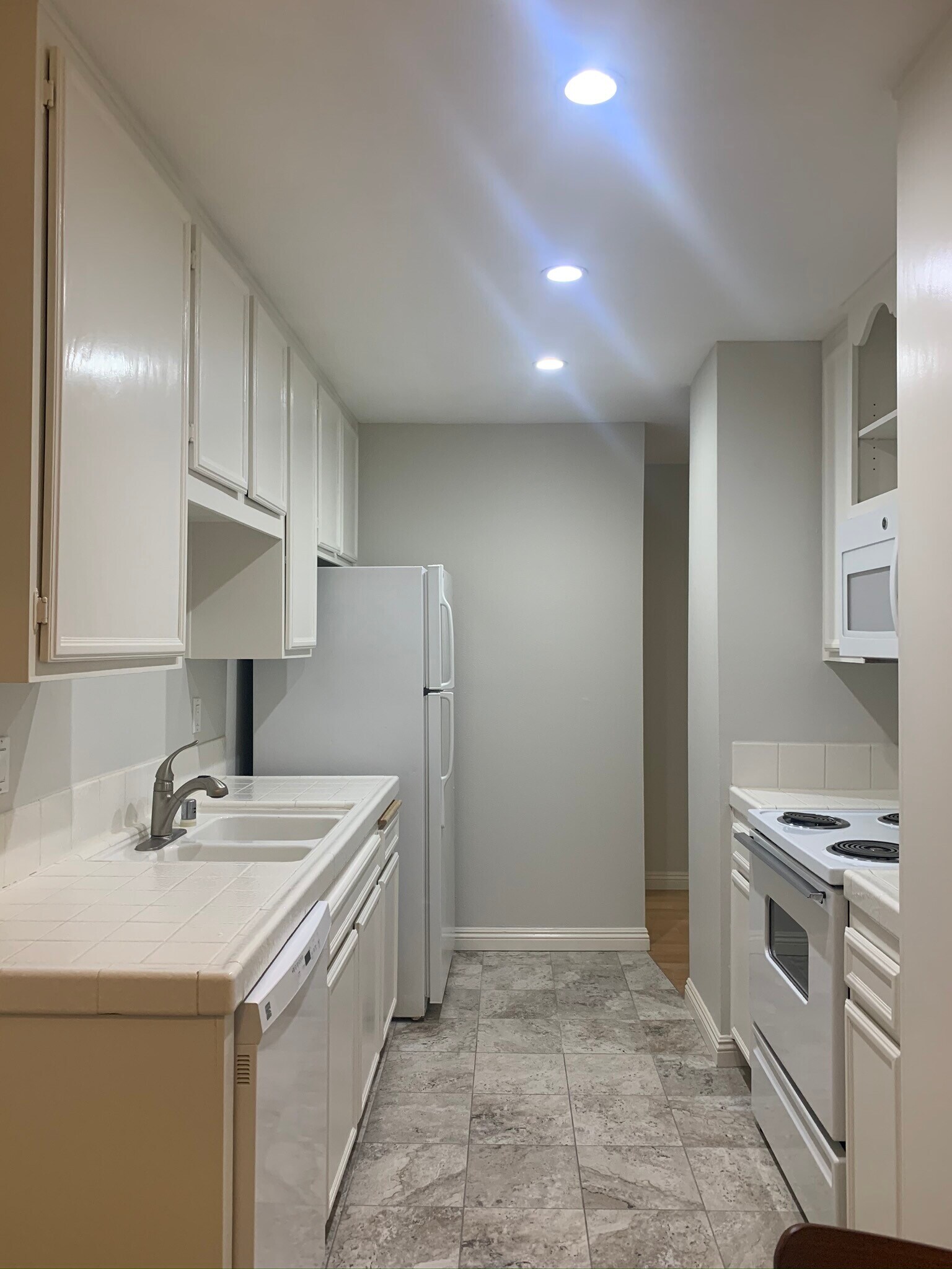 Kitchen - 1750 S El Camino Real