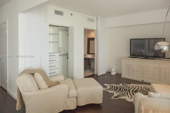 Building Photo - 465 Brickell Ave