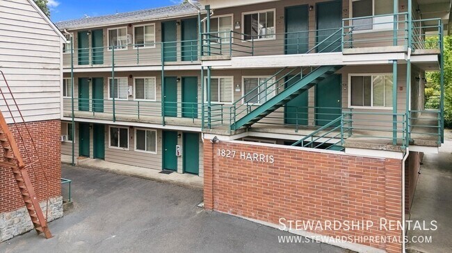Building Photo - 1827 Harris St