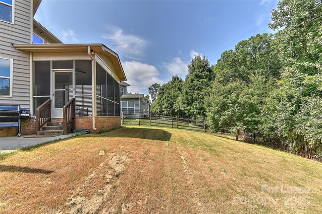 Building Photo - 549 Daventry Ct