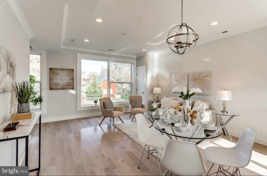 Living room - 631 Florida Ave NE