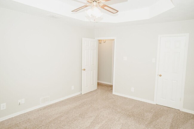Building Photo - 6313 W Oxbow Cir