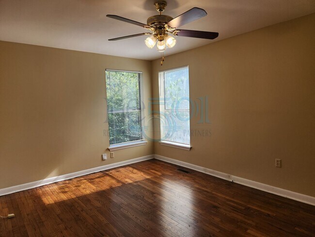 Building Photo - Great Home for UAMS Students