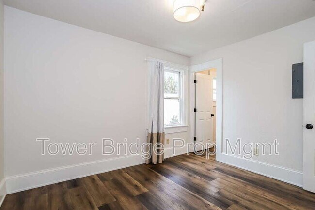 Building Photo - 1106 G St