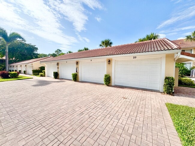 Building Photo - ** FALLING WATERS ** 2 BED / 2 BATH - COND...