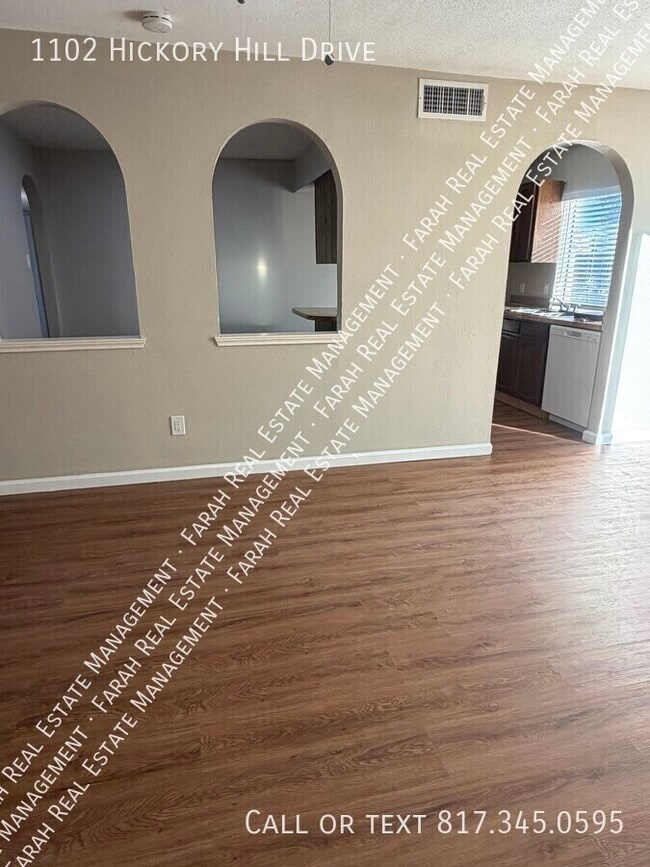 Building Photo - 1102 Hickory Hill Dr